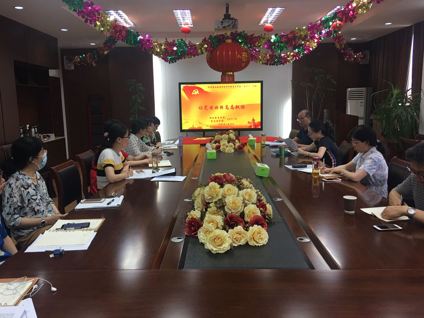 用“四个一”行动，筑信念之魂，扬奋进之帜   ——国际教育学院、密西根学院直属党支部开展“四个一”行动系列活动