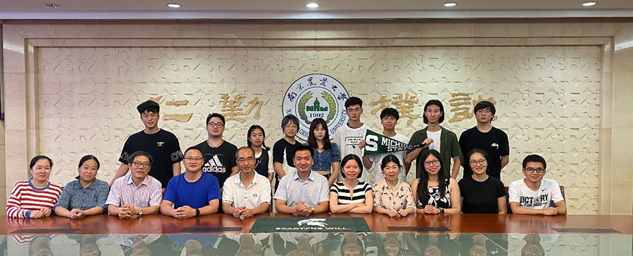 美国密西根州立大学学生来我校报到 开启NAU新生活